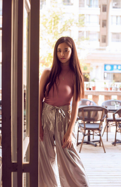 Kaiyun APP-林丹推广课上亲自为小选手做热身,林丹训练视频