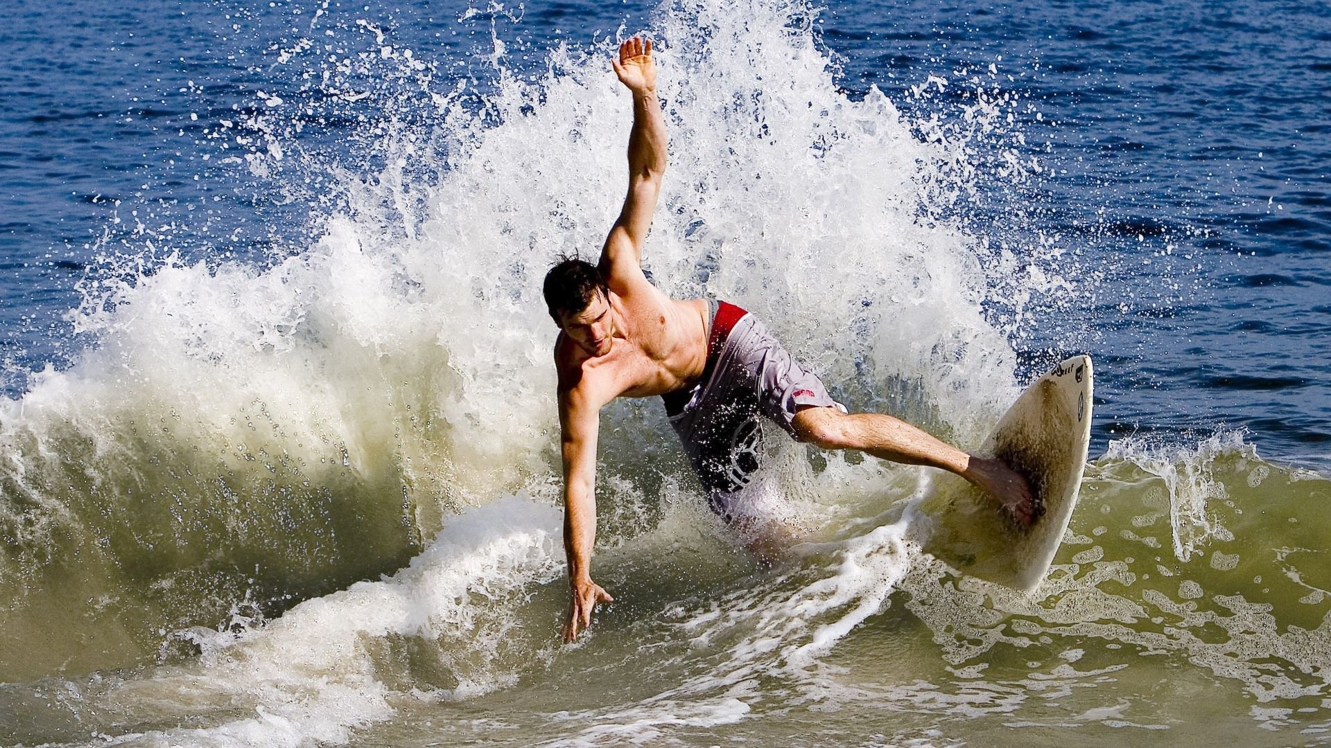 品牌战略布局电竞:多角度、多渠道带来新转机,2019电竞营销品牌研究报告