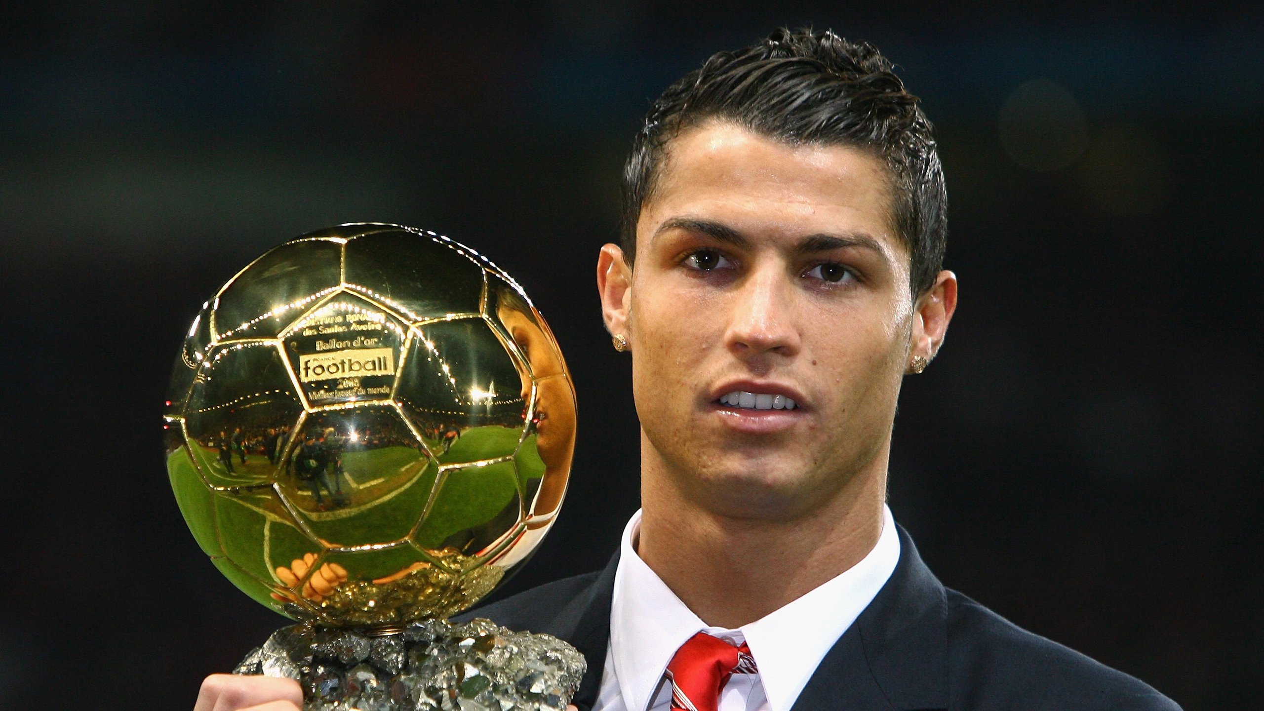 KAIYUNAPP-英超裁判判罚引发争议，赛后声讨不断，英超各轮裁判安排